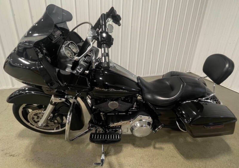 2012 Harley-Davidson Road Glide Custom 103