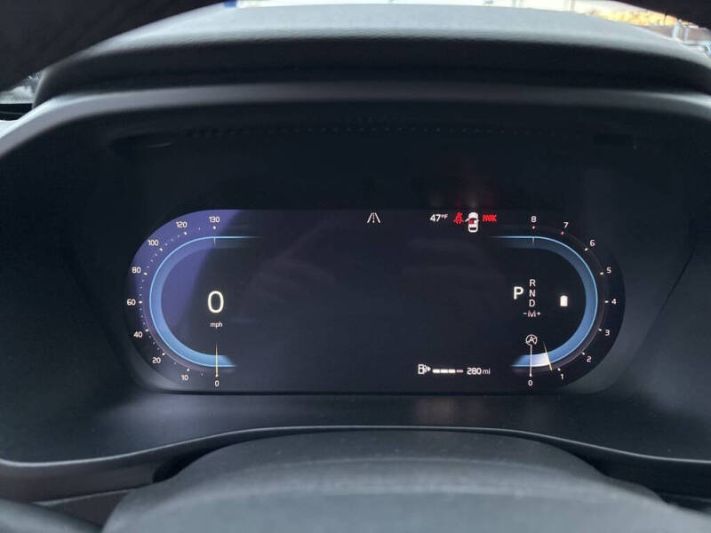 2025 Volvo XC40 B5 Plus Dark Theme