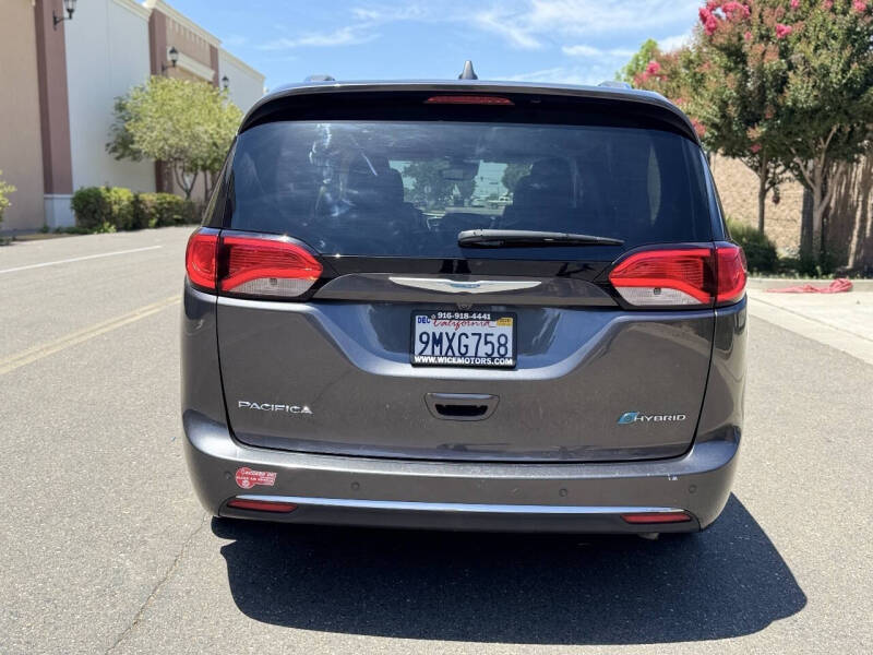 2018 Chrysler Pacifica Hybrid Limited