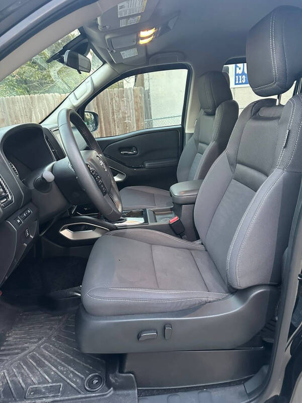 2023 Nissan Frontier SV