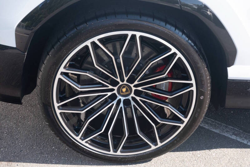 2025 Lamborghini Urus SE