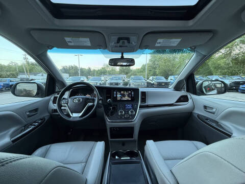 2017 Toyota Sienna XLE 7-Passenger