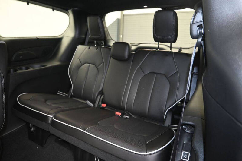 2027 Chrysler Pacifica Limited