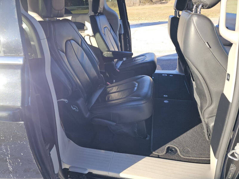 2017 Chrysler Pacifica Touring-L