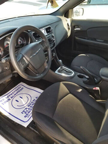 2014 Chrysler 200 LX