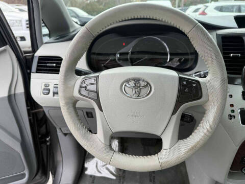 2014 Toyota Sienna XLE 7-Passenger