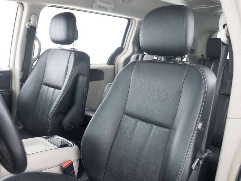 2013 Chrysler Town and Country Touring