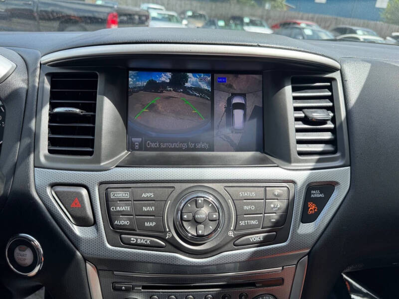 2017 Nissan Pathfinder SV