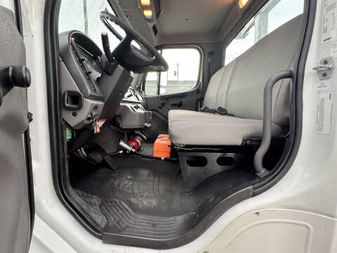 2017 Freightliner M2 106