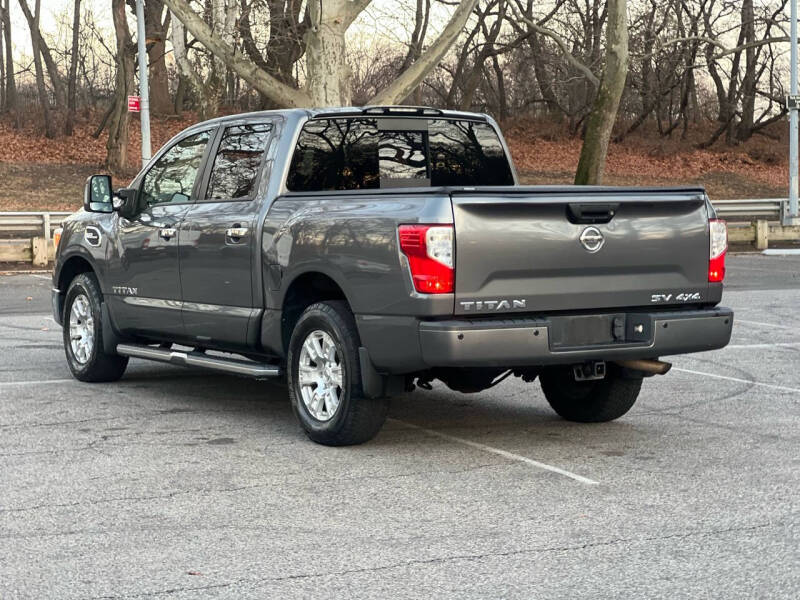 2017 Nissan Titan SV photo 5