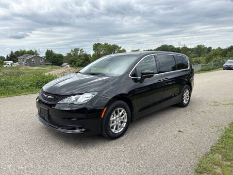 2025 Chrysler Voyager LX