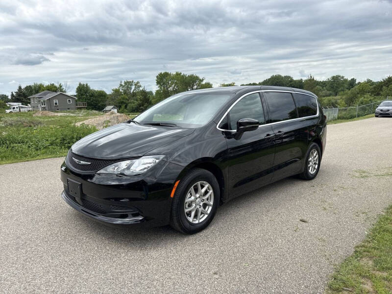 2025 Chrysler Voyager LX
