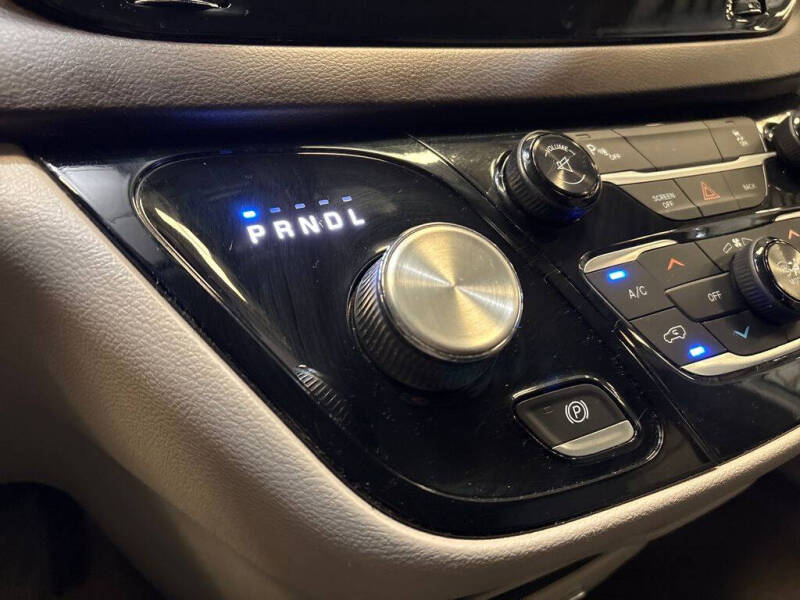 2017 Chrysler Pacifica Touring-L