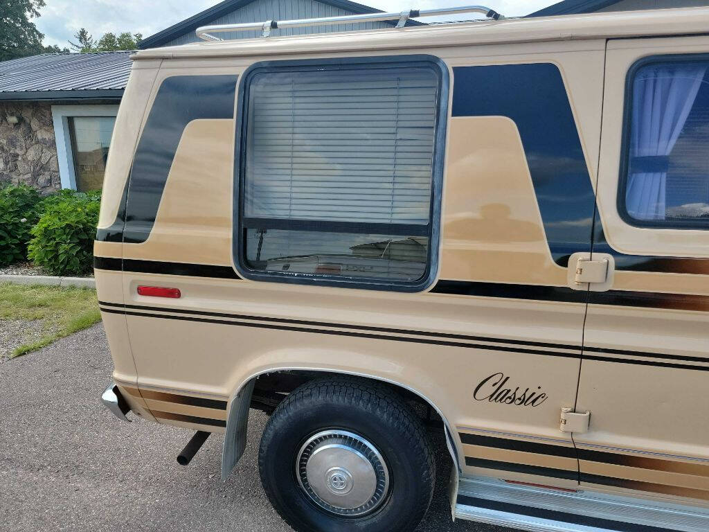 1984 Ford E-Series 11
