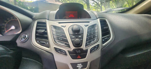 2011 Ford Fiesta SES