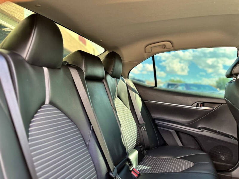 2020 Toyota Camry SE