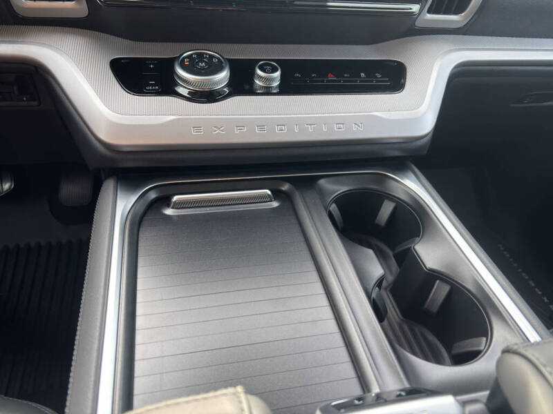 2026 Ford Expedition MAX Active