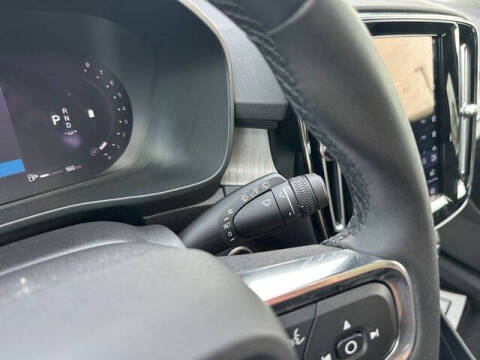 2023 Volvo XC40 B5 Plus Bright Theme