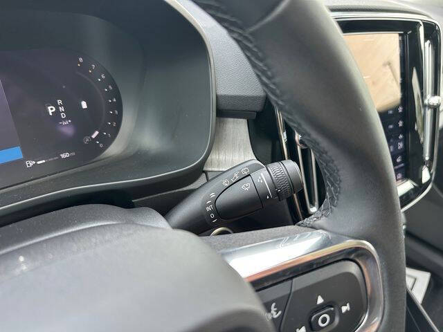 2023 Volvo XC40 B5 Plus Bright Theme