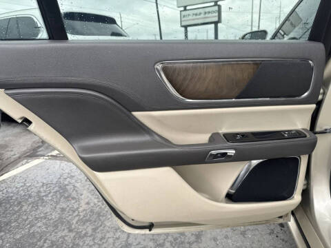 2017 Lincoln Continental Premiere