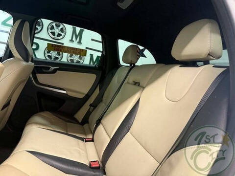 2013 Volvo XC60 T6 R-Design Platinum