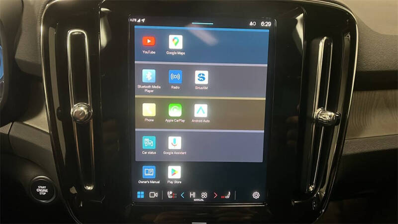 2025 Volvo XC40 B5 Core Bright Theme