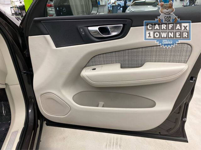 2022 Volvo XC60 B5 Momentum