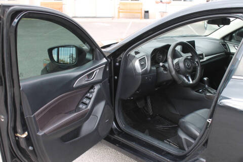 2018 Mazda MAZDA3 Touring