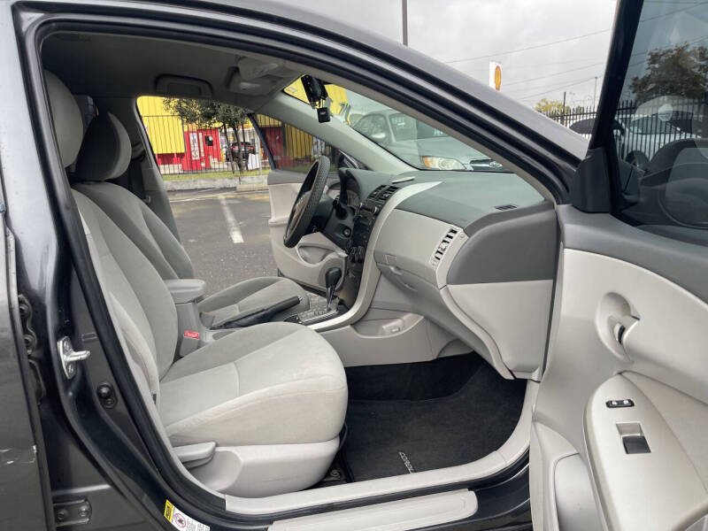 2010 Toyota Corolla LE