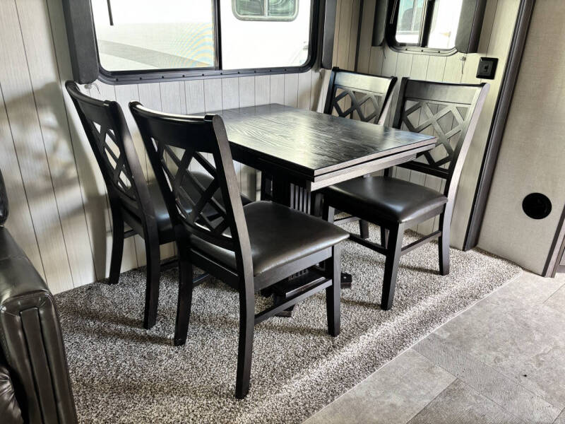 2018 Crossroads RV Sunset Trail 33SI