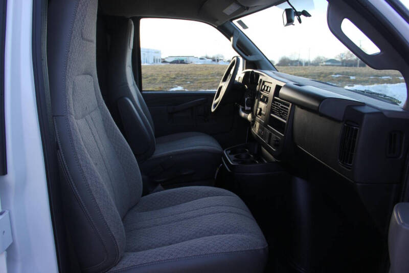 2025 Chevrolet Express 3500