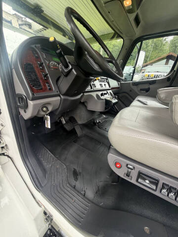 2019 Freightliner Business class M2