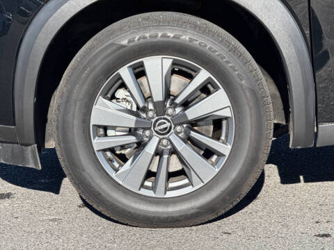 2022 Nissan Pathfinder SV