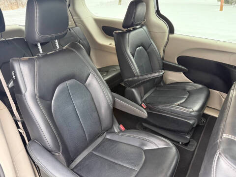 2022 Chrysler Pacifica Hybrid Touring L