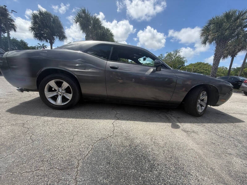 2014 Dodge Challenger SXT