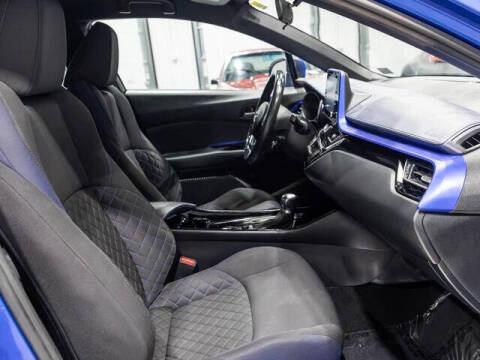 2022 Toyota C-HR XLE