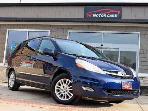 2007 Toyota Sienna for sale at CK MOTOR CARS in Elgin IL