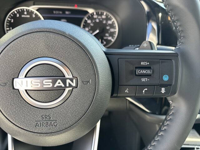 2025 Nissan Pathfinder SV