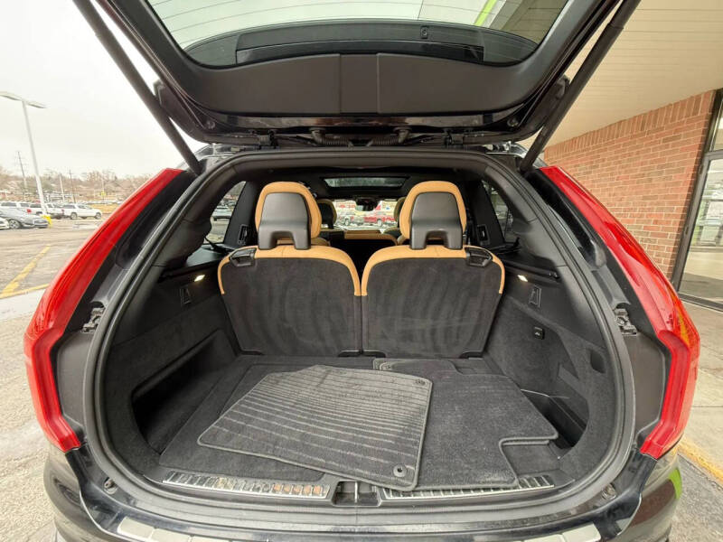 2018 Volvo XC90 T6 Momentum