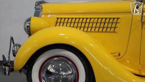 1935 Ford Deluxe