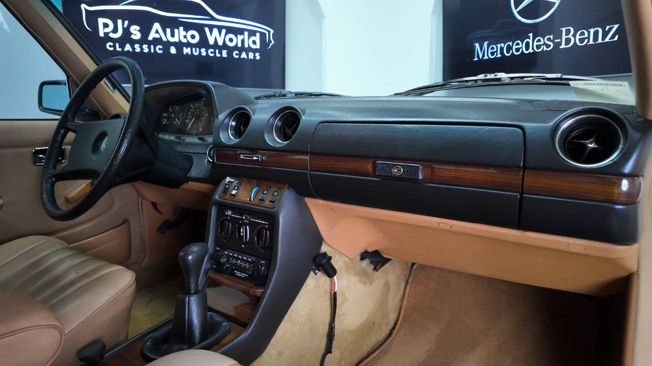 1983 Mercedes-Benz 240-Class 53