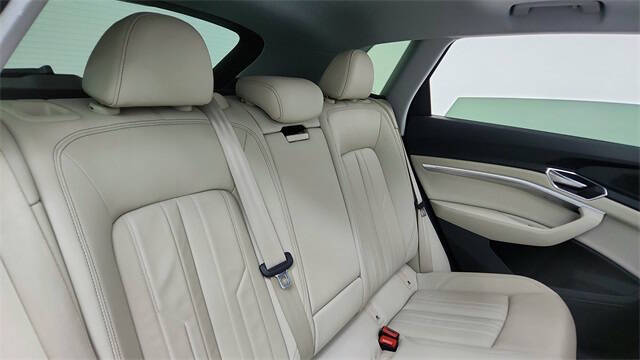 2022 Audi e-tron quattro Premium