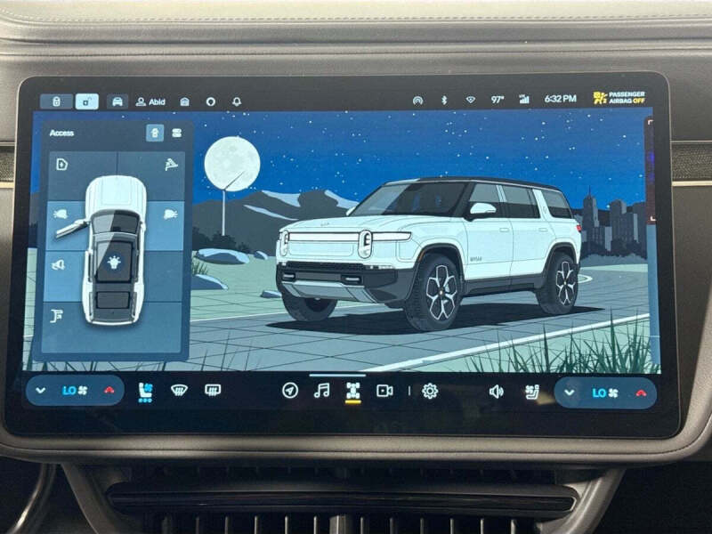 2024 Rivian R1S
