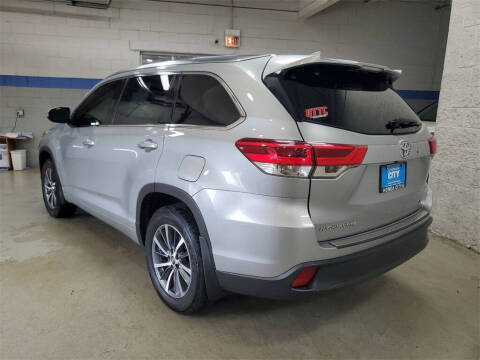 2017 Toyota Highlander SE