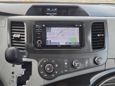 2012 Toyota Sienna LE 8-Passenger