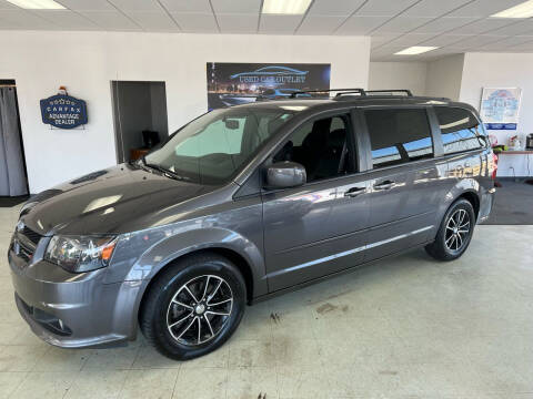 2015 Dodge Grand Caravan for sale at Used Car Outlet in Bloomington IL