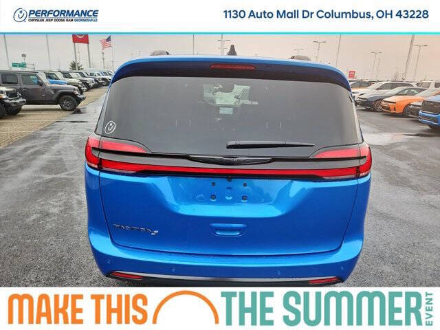 2026 Chrysler Pacifica Select