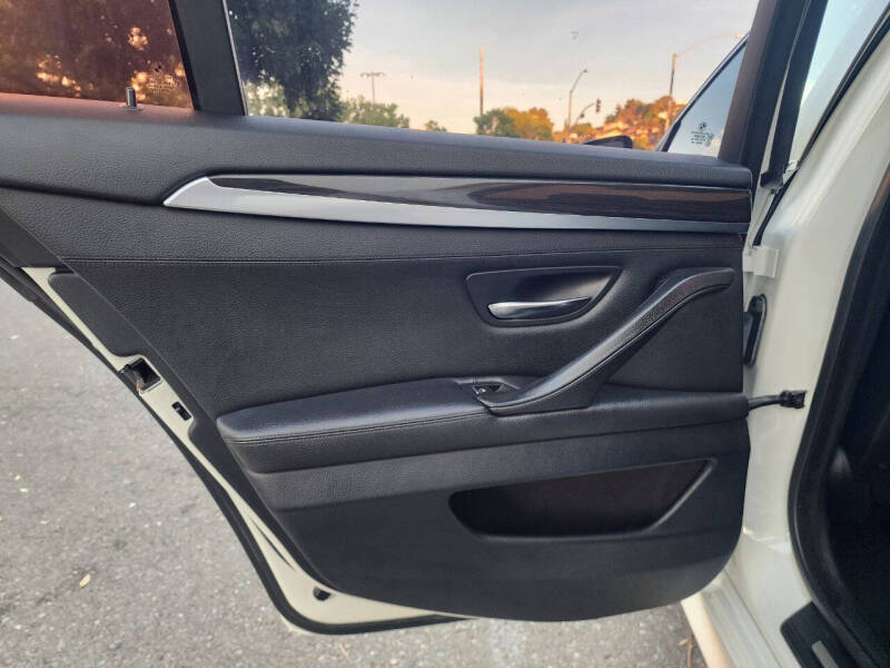 2012 BMW 5 Series 528i
