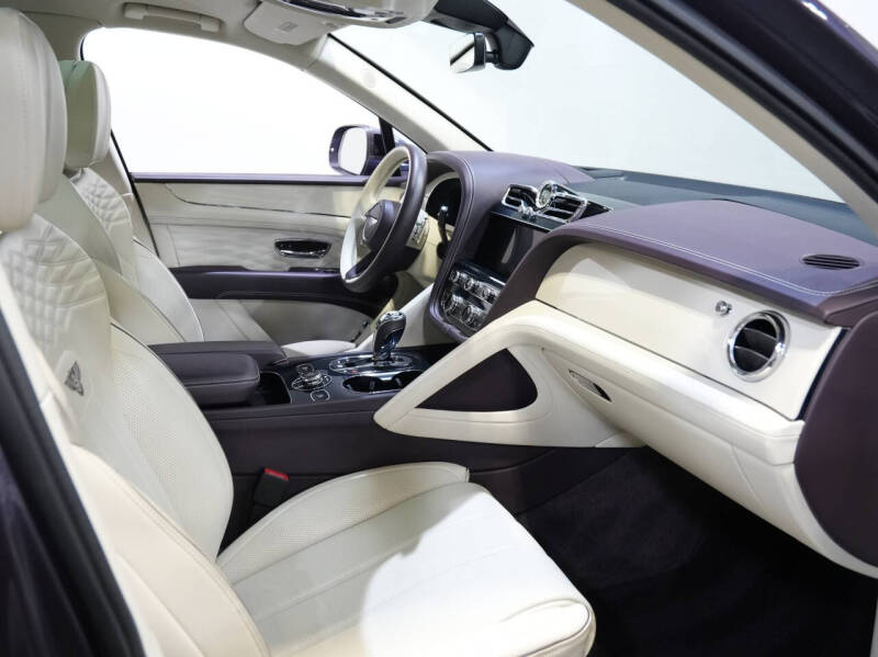 2023 Bentley Bentayga EWB