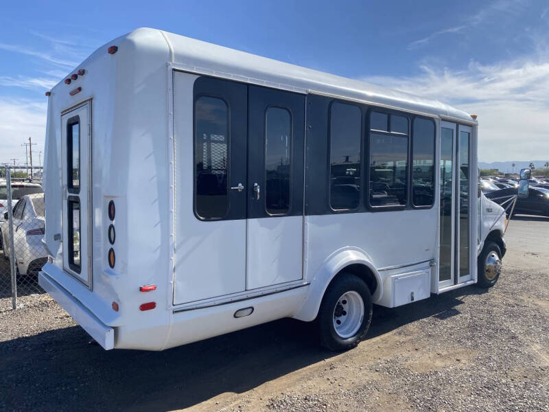 2005 Ford E-Series E-350 SD